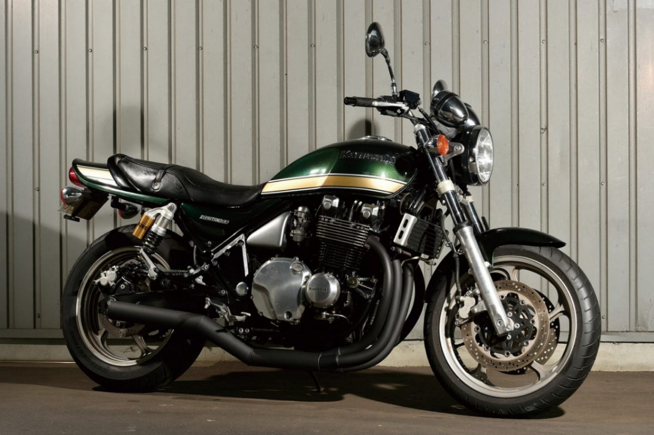 ゼファー1100/RS　黒　ダウンタイプ